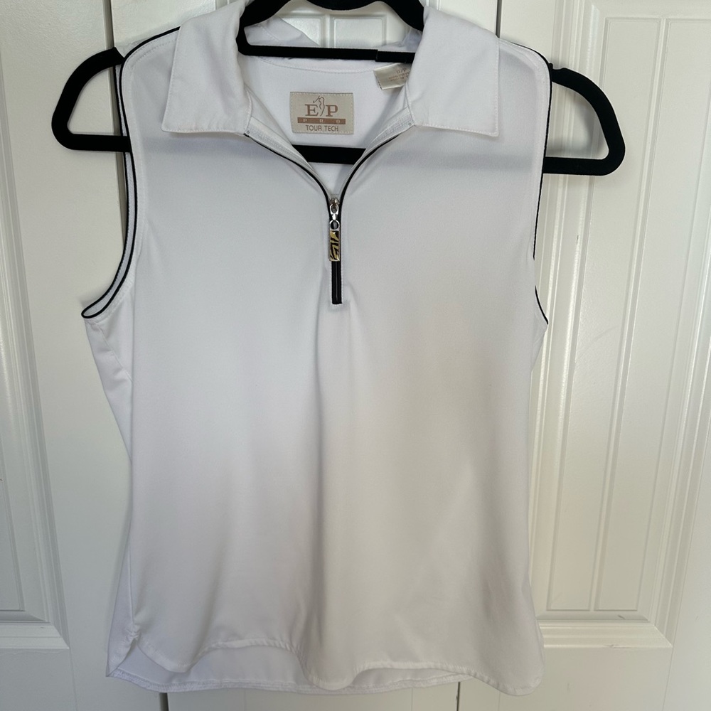 Worn 3 times like new women’s sleeves golf shirt